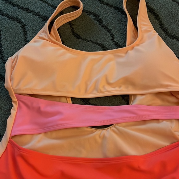 Adorable swimsuit!!!!! - Picture 4 of 4